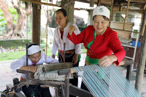 “Hồi sinh” nghề dệt thổ cẩm của người Mường ở Phú Thọ