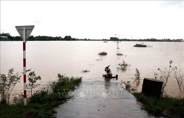 Quảng Trị: Mưa lớn, nhiều hộ dân, ngầm tràn, đường giao thông bị ngập