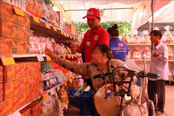 Long An: Thiết thực phiên “Chợ Tết 0 đồng” cho người nghèo