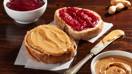 Cách dễ nhất để đóng ấn PB &J sandwiches và ngăn chặn việc đổ đầy dầu