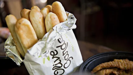 Những giới hạn không được nói ra của những chiếc bánh mì không giới hạn ở Olive Garden