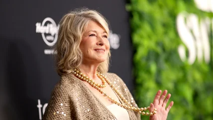 Martha Stewart's Burner trick to Rade Onions mà không khóc lóc