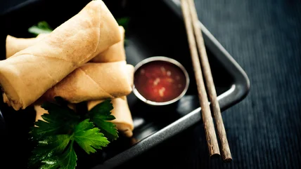 The Exact Difference Between Spring Rolls And Egg Rolls