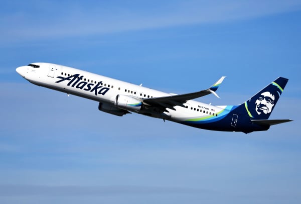 Alaska Airlines ngừng bay đội máy bay Boeing 737 Max 9 sau vụ nổ tung giữa không trung