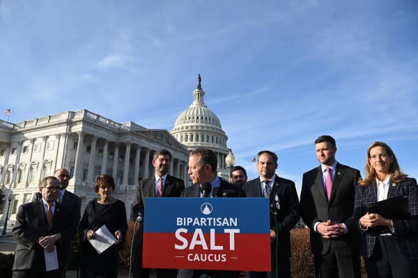 Lời hứa hủy bỏ SALT đã hồi sinh cuộc chiến ở Capitol Hill