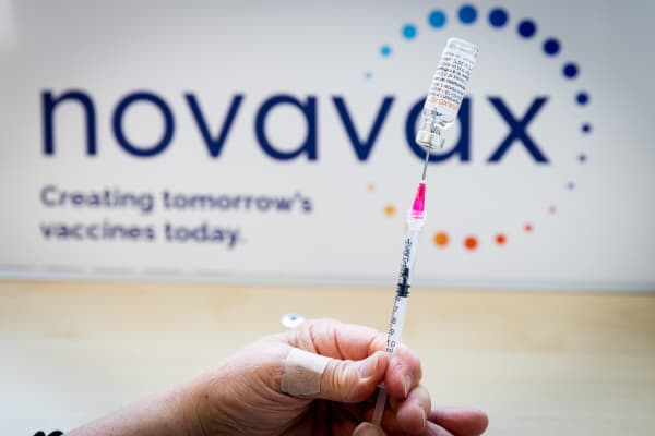 Novavax cộng tác với Sanofi để thương mại hóa vắc xin Covid, phát triển ảnh chụp kết hợp