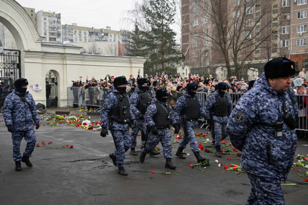 Navalny's funeral in pictures: Mourners gather in Moscow as riot police contain crowds