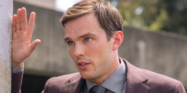 Nicholas Hoult đầu trọc và xinh đẹp trên trường quay trong hình ảnh dàn diễn viên đầu tiên của 'Superman: Legacy'