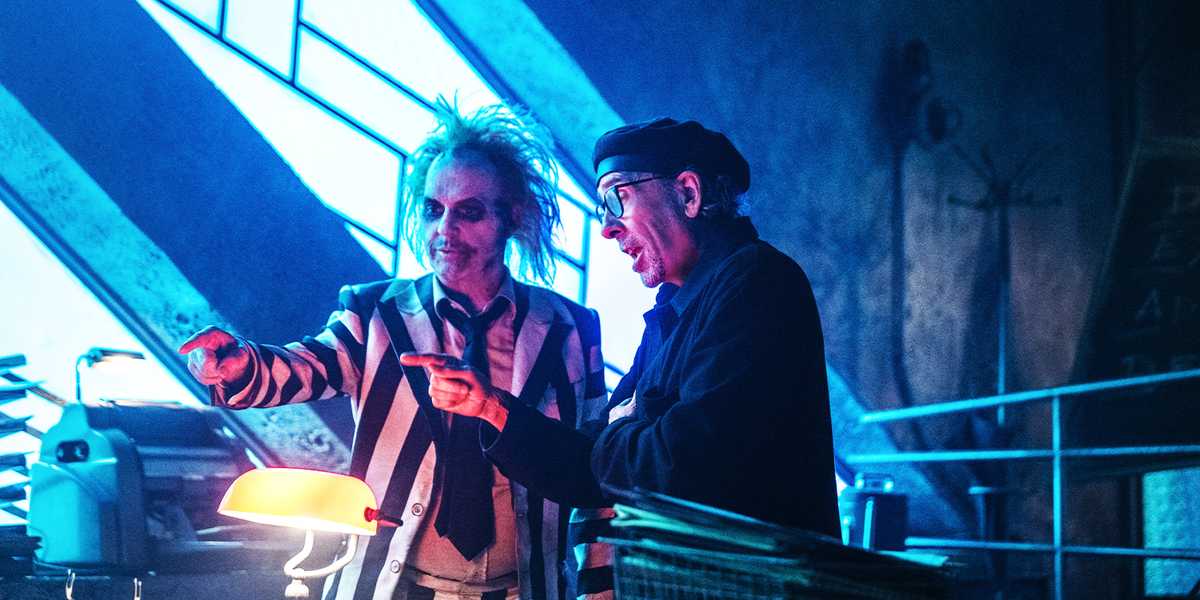 Tim Burton so sánh tác phẩm của Michael Keaton trong ‘ Beetlejuice’sjuice với một “Sự sở hữu của quỷ