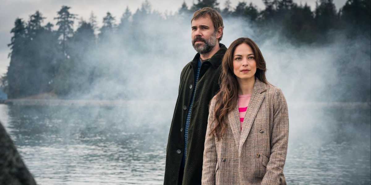 'Murder in a small Town' Premiere Review: Kristin Kreuk trở lại TV trong một thủ tục dự đoán trước