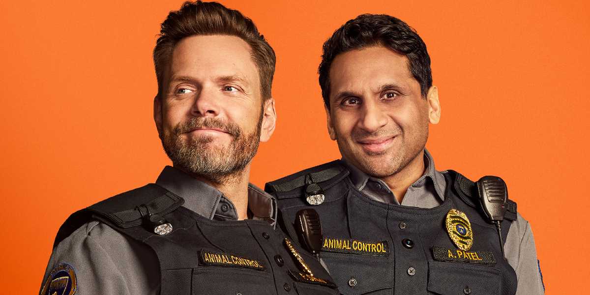 ‘ Joel McHale & Ravi, kiểm soát động vật Patel Hãy nói về ngoại diện và cách cư xử của Ken Jung trong mùa thứ 2