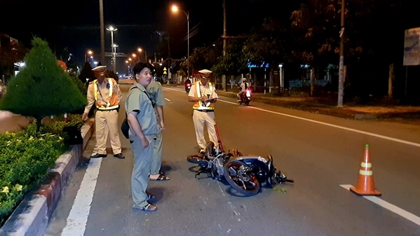 Hai xe máy tông nhau, 3 người thương vong