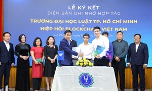 Ứng dụng AI và Blockchain trong ngành luật