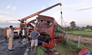 Tai nạn giữa hai xe khách trên cao tốc Vĩnh Hảo-Phan Thiết, 2 người tử vong