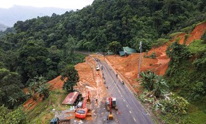 Hạn chế lưu thông qua đèo Bảo Lộc để khoan khảo sát phục vụ xử lý sạt lở