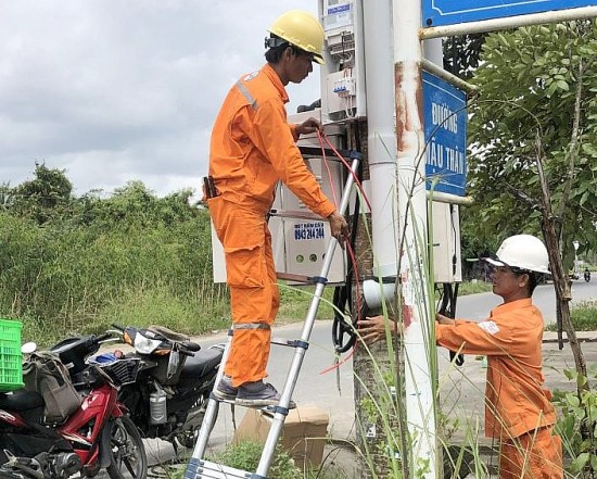 Cà Mau: Triển khai nhiều giải pháp cấp điện an toàn trong mùa mưa bão