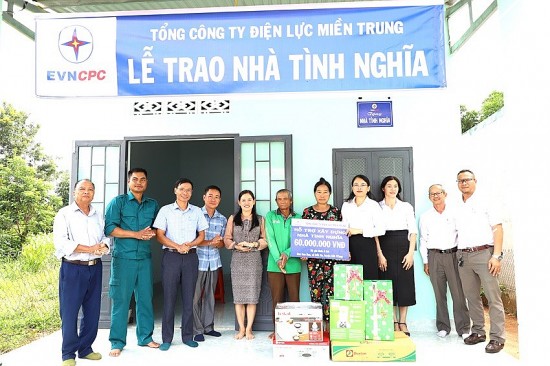 Công ty Điện lực Đắk Nông trao 3 nhà tình nghĩa cho hộ nghèo