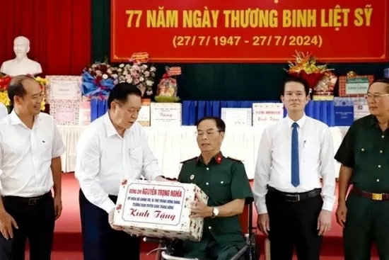 Trưởng Ban Tuyên giáo Nguyễn Trọng Nghĩa thăm Trung tâm Điều dưỡng người có công tỉnh Phú Thọ