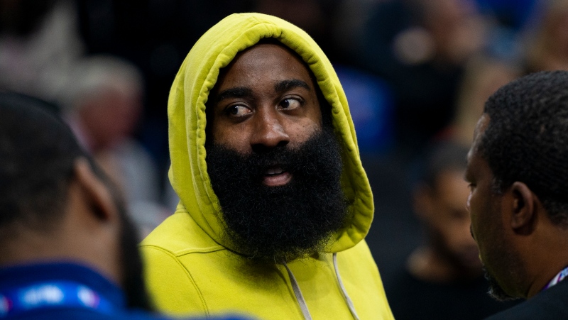 Nguồn tin AP cho biết 76ers đã trao đổi người bảo vệ bất mãn James Harden cho Clippers