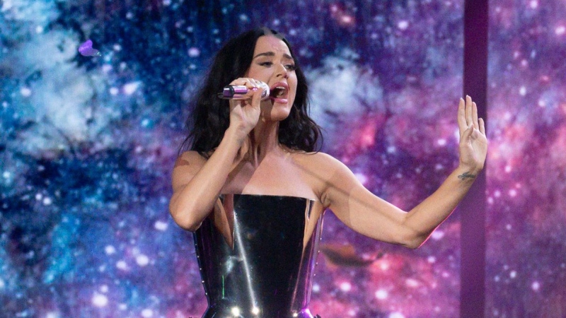 Katy Perry hát tạm biệt 'American Idol '