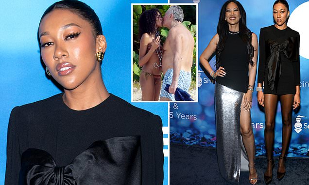 Aoki Lee Simmons, 21 tuổi, gia nhập mẹ Kimora Lee Simmons và chị gái Ming Lee tại Slee Train Gala... như lần đầu tiên cô ấy thấy kể từ khi tách khỏi Vittorio Assaf, 65 tuổi