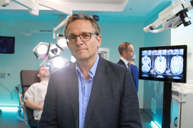 Michael Mosley 'đã chết vì mất nhiệt' trong 40C bãi nóng từ khu nghỉ dưỡng, nói cảnh sát