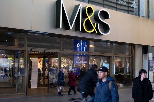 M&S vấn đề cấp bách cảnh báo người mua không được ăn những sản phẩm phổ biến có thể chứa kim loại