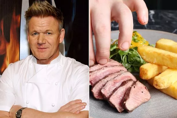 Gordon Ramsay bị nướng chín vì nướng bít tết với chỉ sáu miếng khoai tây chiên ở cửa hàng