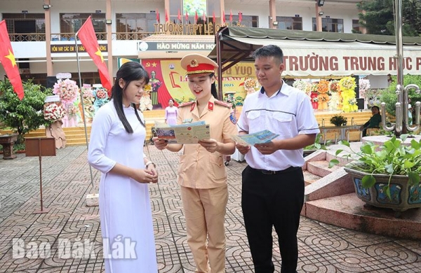 Bảo đảm an toàn giao thông cho học sinh