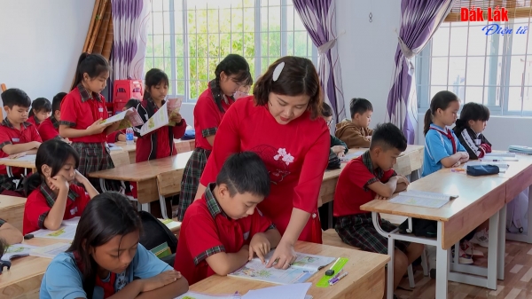 (Video) Học sinh hào hứng ngày đầu trở lại trường sau kỳ nghỉ Tết