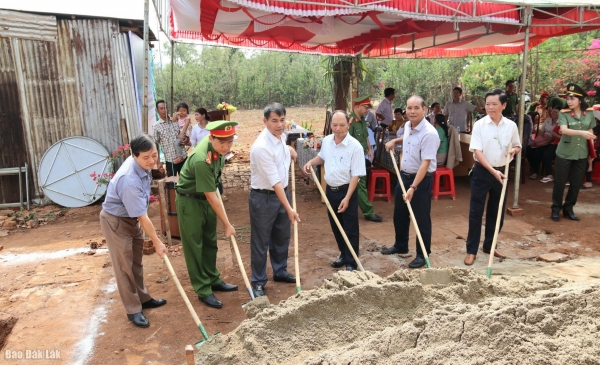 Hỗ trợ xây dựng 65 căn nhà cho gia đình khó khăn tại huyện Krông Ana