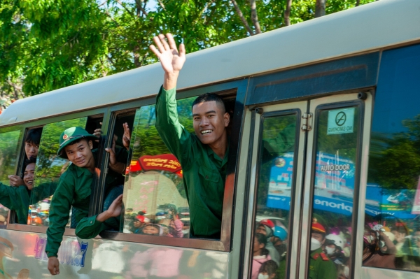 135 thanh niên ưu tú huyện Lắk lên đường nhập ngũ