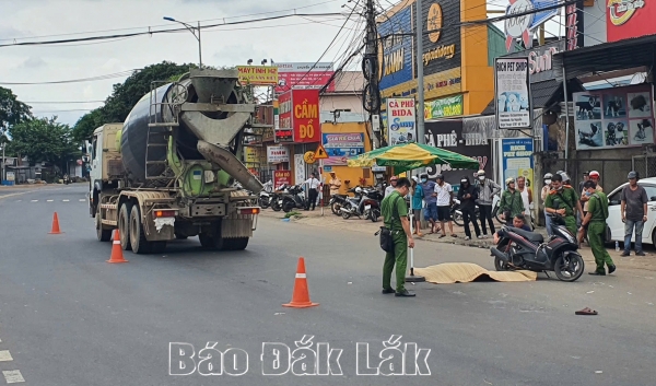 Xe mô tô va chạm với xe bồn: Một người đàn ông tử vong tại chỗ