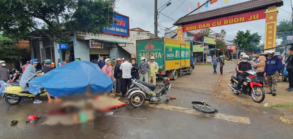 Xe mô tô 3 bánh va chạm với xe tải: Một người đàn ông tử vong tại chỗ