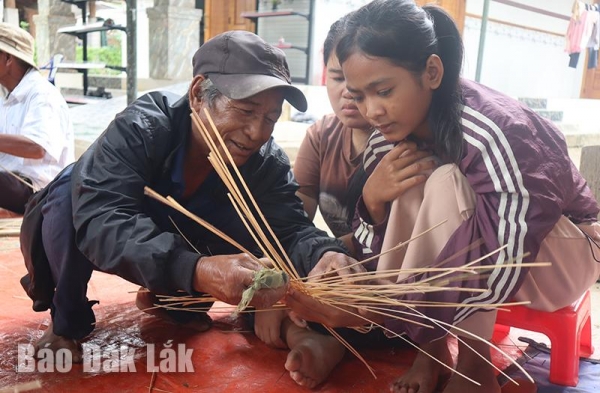 Khơi dậy niềm đam mê nghề đan lát