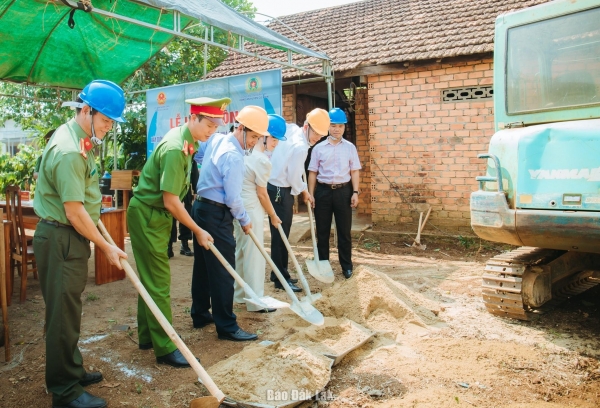 Huyện Cư Kuin: Khởi công xây dựng căn nhà mẫu đầu tiên cho người dân có hoàn cảnh khó khăn