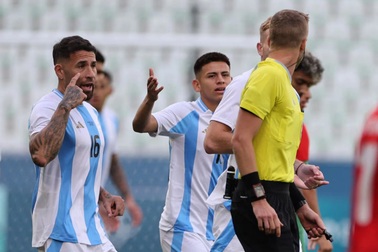 FIFA điều tra vụ bê bối ở trận thua đau đớn của Argentina