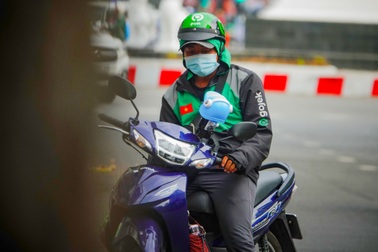 Gojek rút khỏi thị trường Việt, tài xế choáng váng "chưa dám nói với vợ"