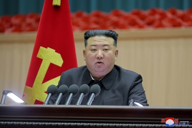 Ông Kim Jong-un lệnh tăng cường chuẩn bị cho chiến tranh