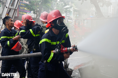 Cháy lớn tại cửa hàng bán đệm, mút ở Quy Nhơn