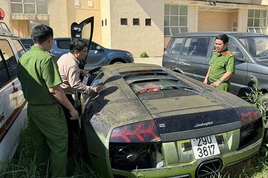 Siêu xe Lamborghini và Mercedes nhập lậu bị tiêu hủy