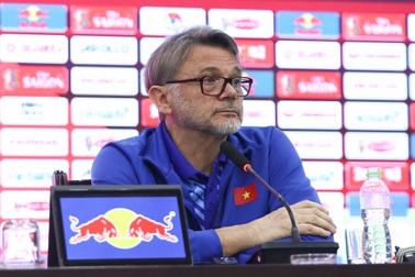 HLV Troussier: "Đội tuyển Việt Nam vẫn nắm quyền tự quyết"