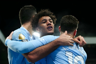 Man City hạ Newcastle nhờ bàn thắng ở phút bù giờ