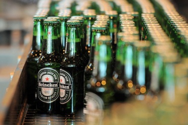 Đấu giá hơn 1.000 chai rượu và hơn 4.300 chai bia Heineken nhập ngoại