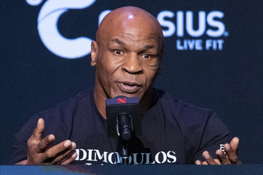 Mike Tyson nhọc nhằn kiếm tiền ở tuổi xế chiều giữa bệnh tật bủa vây