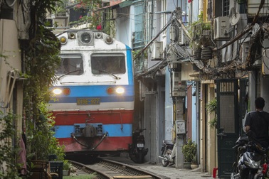 Những chuyến tàu hỏa chạy xuyên tâm Hà Nội