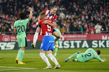 Real Madrid giữ vững ngôi đầu bảng La Liga, Atletico thua sốc Girona