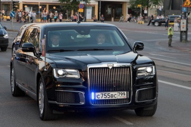 Limousine của Tổng thống Nga Putin có khả năng bảo vệ như xe tăng