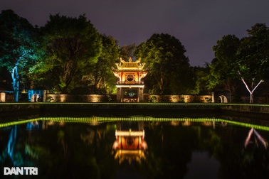 Văn Miếu - Quốc Tử Giám huyền ảo trong tour đêm "Tinh hoa đạo học"