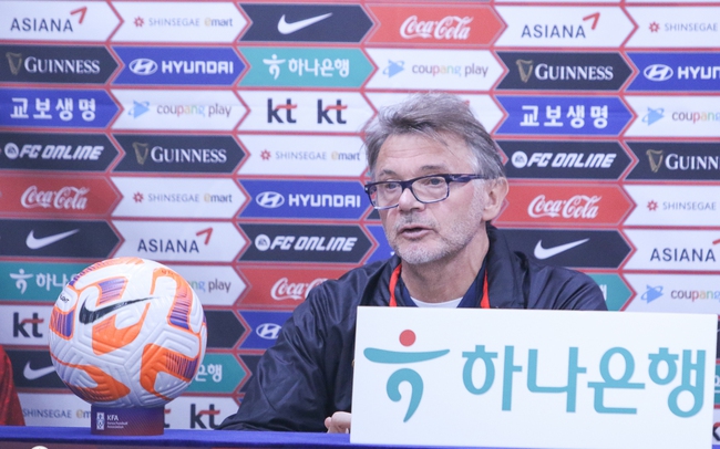 HLV Troussier: "ĐT Việt Nam xứng đáng có bàn thắng vào lưới ĐT Hàn Quốc"